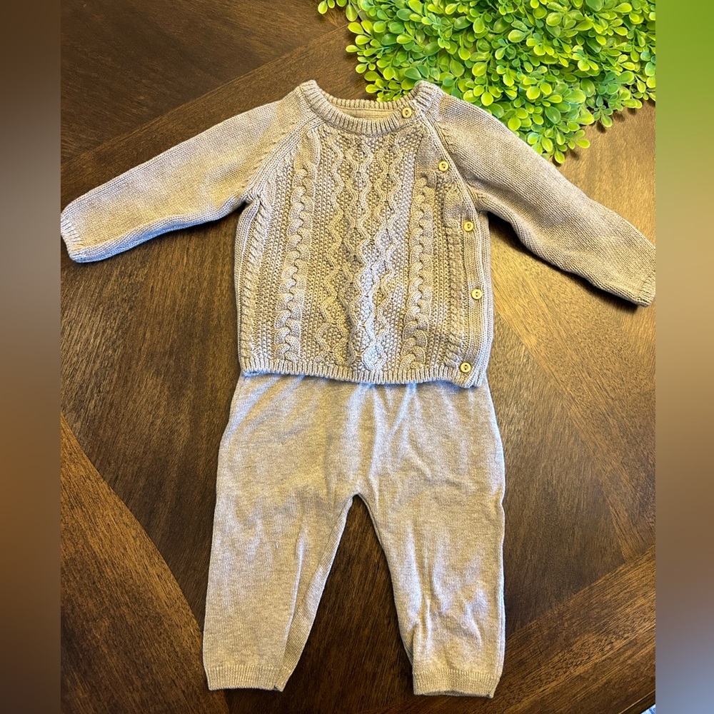 H&M baby tan heather knit outfit.